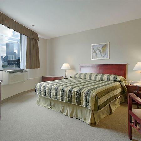 Hotel Super 8 By Wyndham Downtown Toronto Esterno foto