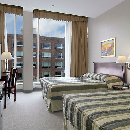 Hotel Super 8 By Wyndham Downtown Toronto Esterno foto