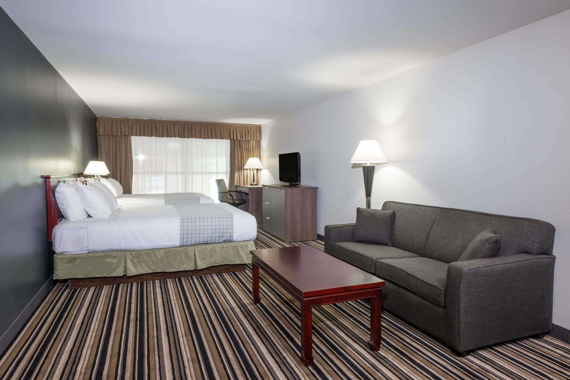 Hotel Super 8 By Wyndham Downtown Toronto Esterno foto