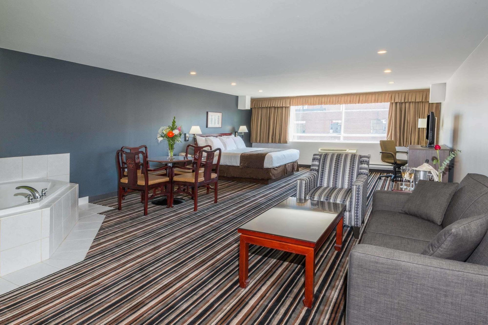 Hotel Super 8 By Wyndham Downtown Toronto Esterno foto