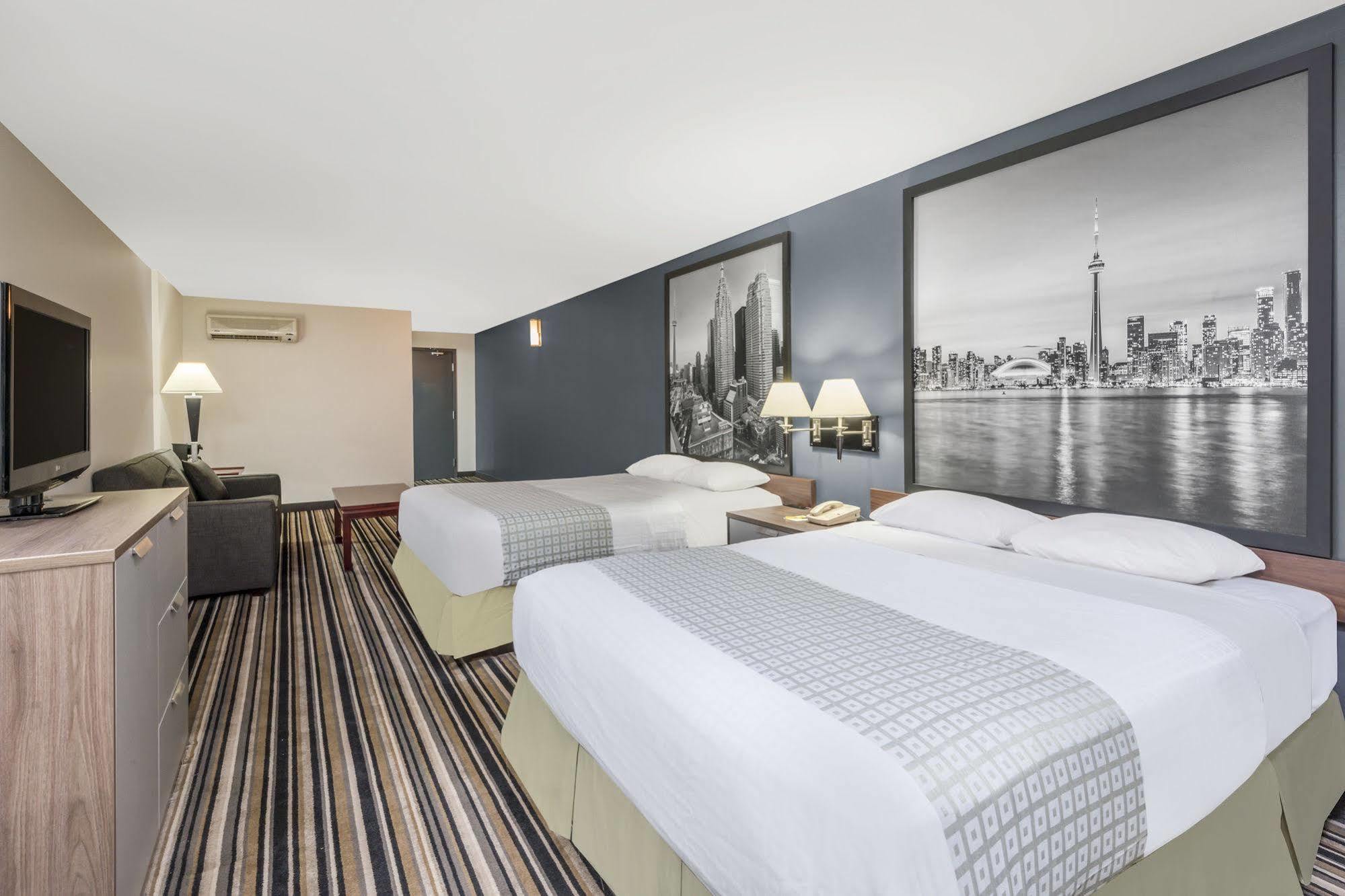 Hotel Super 8 By Wyndham Downtown Toronto Esterno foto
