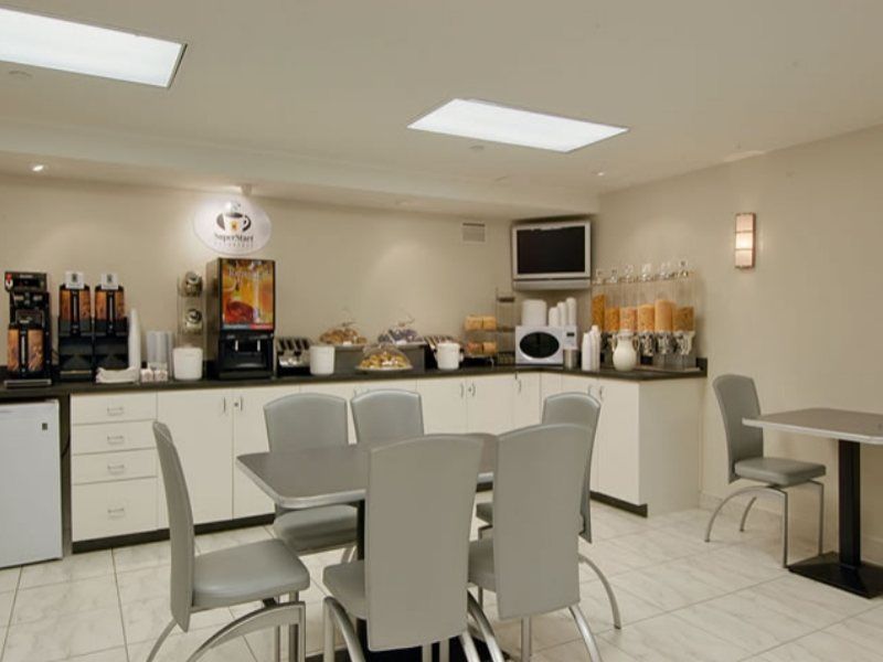 Hotel Super 8 By Wyndham Downtown Toronto Esterno foto